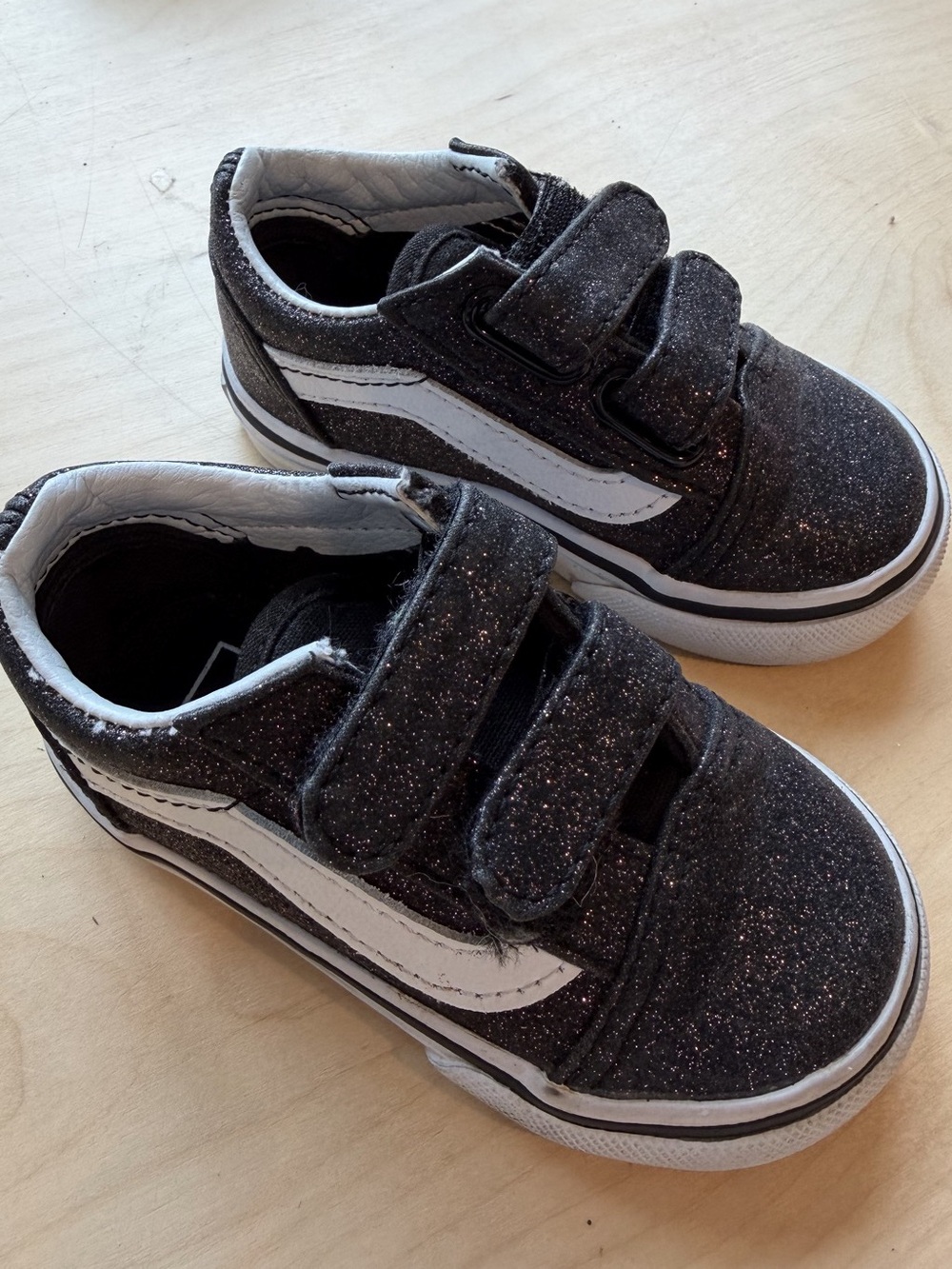 Vans Kids Glitter Old Skool V Sneakers in Black & White